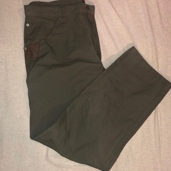 Men’s Wrangler Army Green Pants - Picture 1 of 4